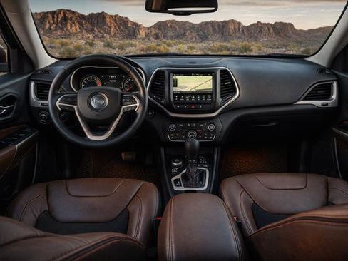 Used 2016 Jeep Cherokee Trailhawk w/ Comfort/Convenience Group image 2