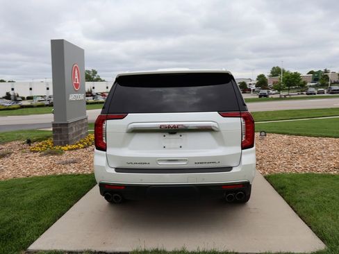Used 2021 GMC Yukon Denali w/ Denali Ultimate Package AWD/4WD image 12