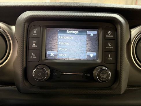 Certified 2018 Jeep Wrangler Sport AWD/4WD image 12