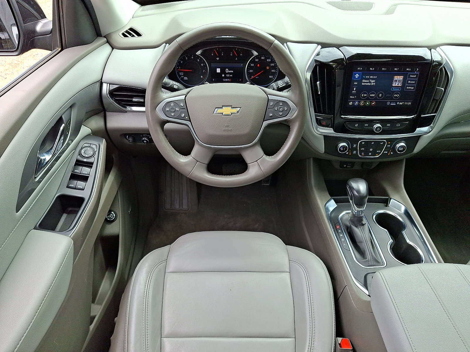 Used 2021 Chevrolet Traverse LT w/ LT Premium Package AWD/4WD image 13