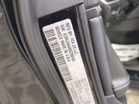 Used 2025 Jeep Grand Cherokee Laredo X w/ Luxury Tech Group I AWD/4WD image 39