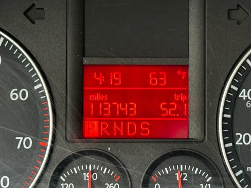 Used 2009 Volkswagen Rabbit S FWD image 24