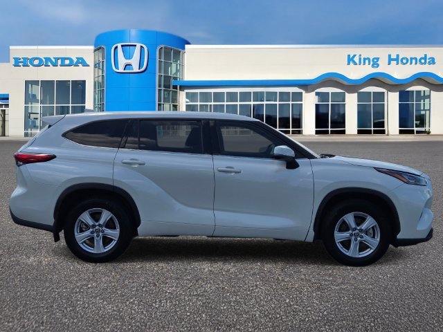 Used 2020 Toyota Highlander LE AWD/4WD image 6