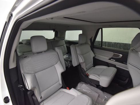 New 2026 Ford Expedition Platinum w/ Platinum Ultimate Package image 11