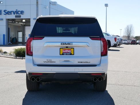 Used 2022 GMC Yukon XL Denali image 6