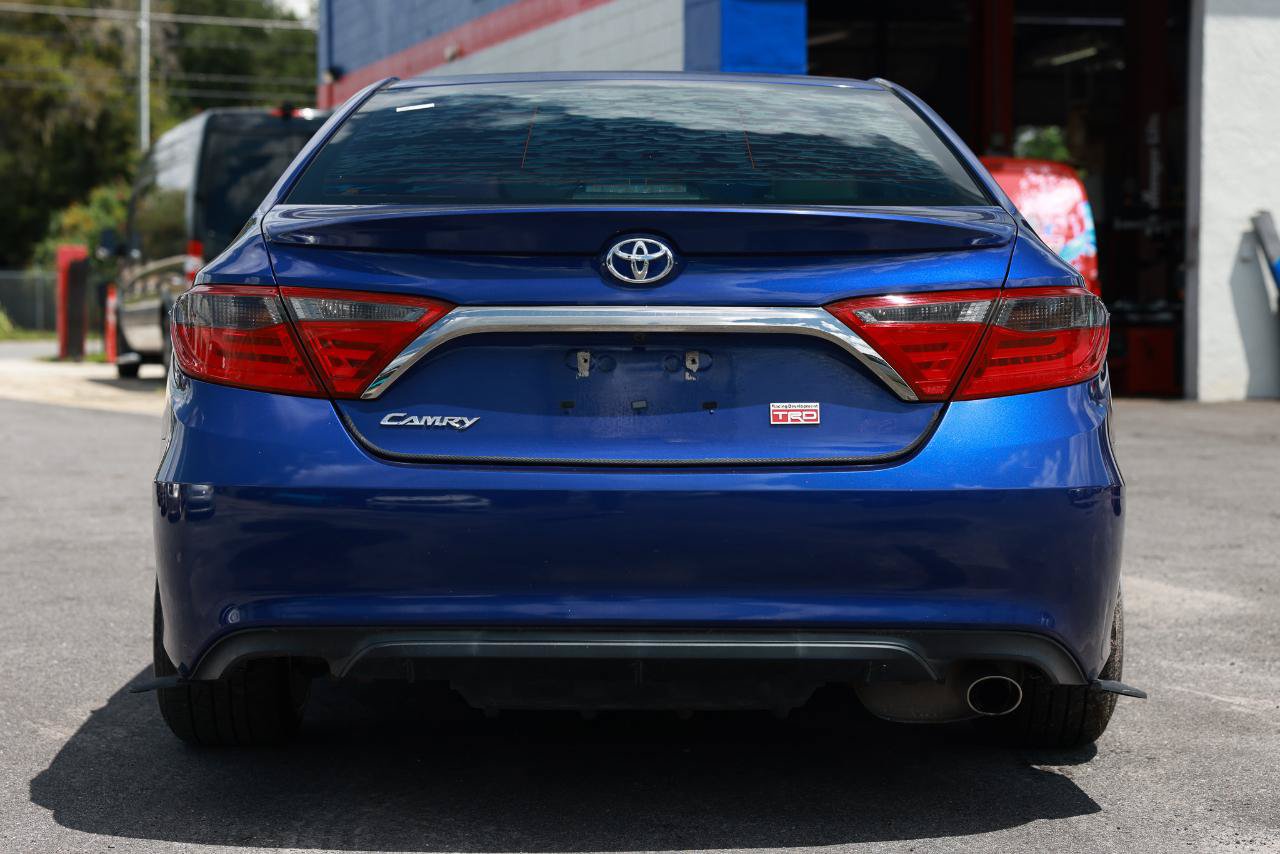 Used 2015 Toyota Camry SE FWD image 9