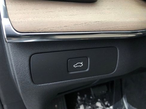 New 2026 Volvo XC90 B5 Plus image 12