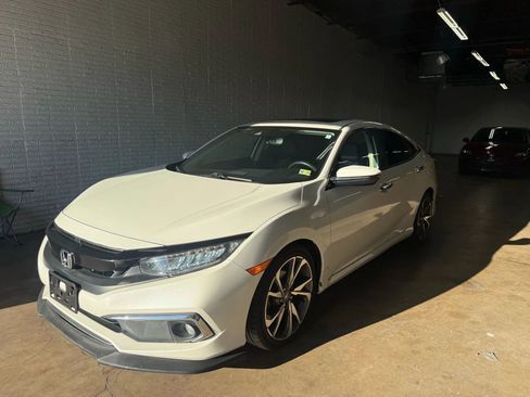 Used 2019 Honda Civic Touring image 1