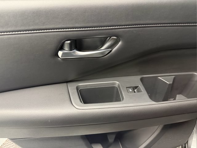 Certified 2025 Nissan Pathfinder SL FWD image 16