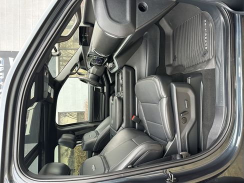 Used 2025 Ford Expedition Platinum w/ Stealth Appearance Package image 26