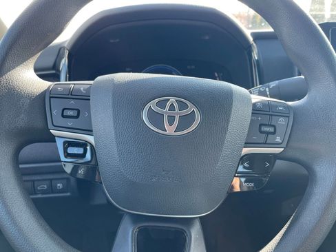 Used 2025 Toyota Camry LE image 28