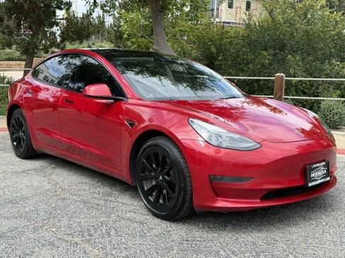 Used 2022 Tesla Model 3 Standard Range RWD image 1