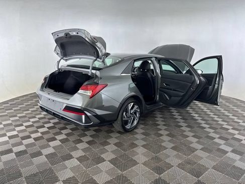 Used 2024 Hyundai Elantra Limited FWD image 14