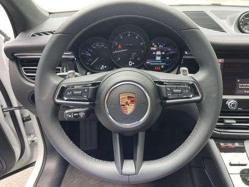 Certified 2025 Porsche Macan AWD/4WD image 18