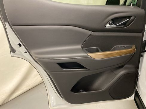 Certified 2023 GMC Acadia SLE w/ Driver Convenience Package image 12