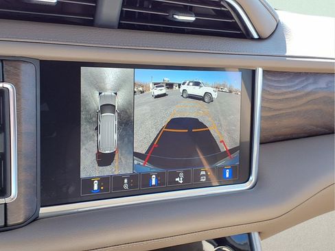 Used 2023 GMC Yukon Denali AWD/4WD image 9