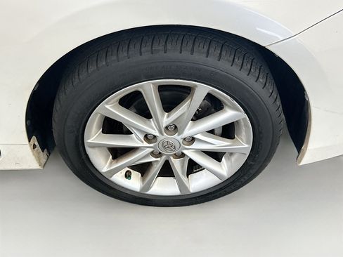 Used 2014 Toyota Prius V Five FWD image 11