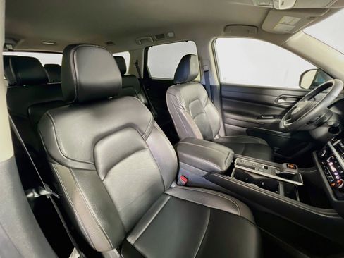 Used 2025 Nissan Pathfinder SL FWD image 30