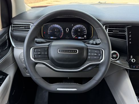 Used 2022 Jeep Wagoneer Series II AWD/4WD image 17