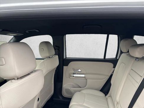 Certified 2025 Mercedes-Benz GLB 250 image 21