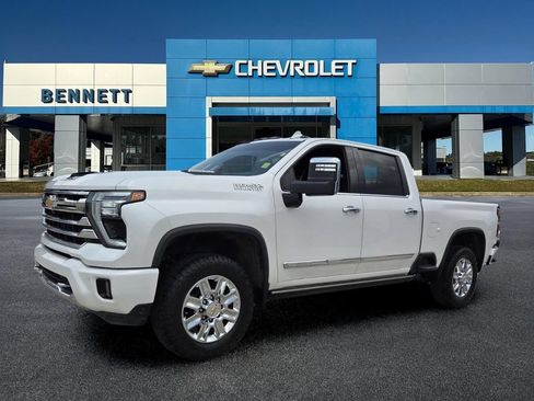 Used 2024 Chevrolet Silverado 2500 High Country w/ Z71 Off-Road Package AWD/4WD image 3