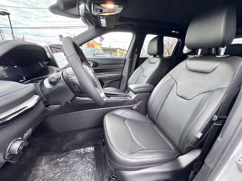 New 2025 Jeep Compass Limited w/ High Altitude Package image 13