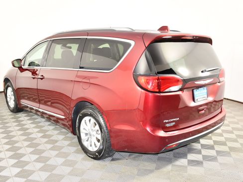 Used 2019 Chrysler Pacifica Touring-L FWD image 7