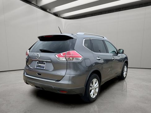 Used 2016 Nissan Rogue SV w/ SV Premium Package FWD image 5