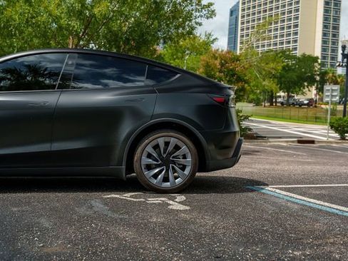 Used 2026 Tesla Model Y 2WD image 21