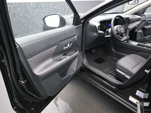 Certified 2025 Nissan Kicks SV image 14