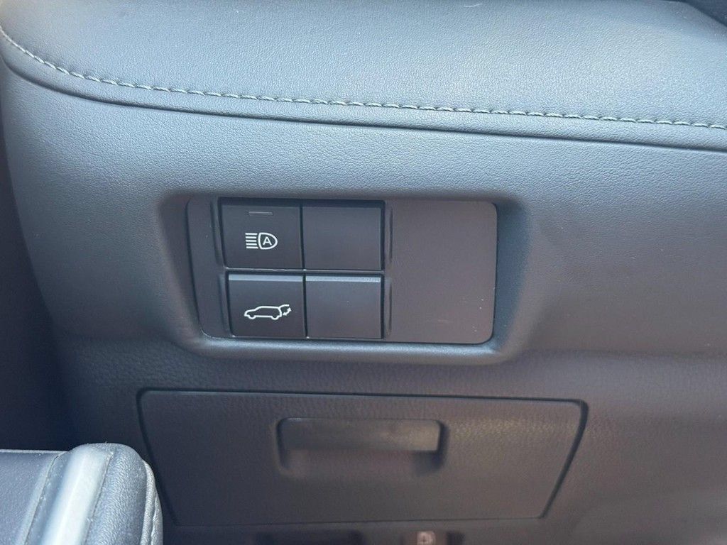 Used 2022 Toyota Highlander XLE AWD/4WD image 26