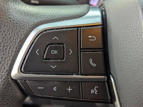 Used 2020 Toyota Highlander L image 7