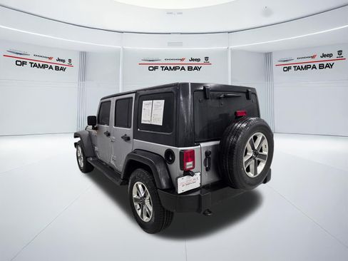 Used 2018 Jeep Wrangler Unlimited Sport w/ Connectivity Group AWD/4WD image 4