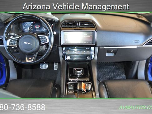 Used 2019 Jaguar F-PACE S image 21