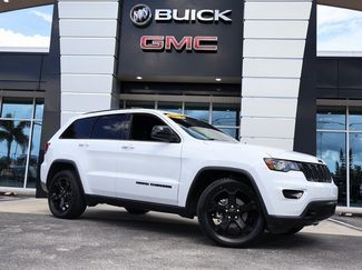 Used 2019 Jeep Grand Cherokee Laredo image 1