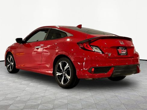 Used 2017 Honda Civic Touring image 4