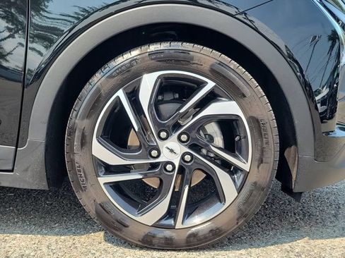 Used 2023 Chevrolet Bolt LT w/ Infotainment Package FWD image 6