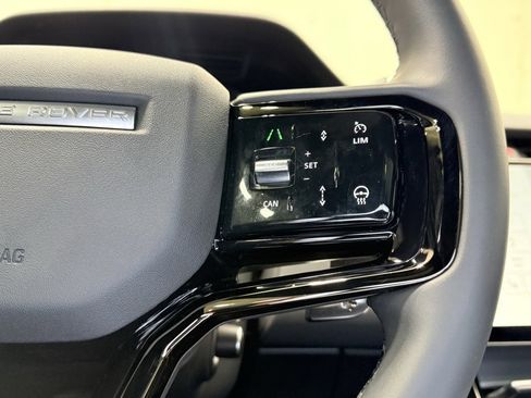 Used 2025 Land Rover Range Rover Evoque Dynamic SE image 18