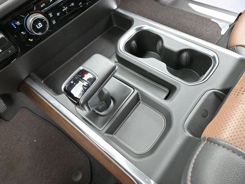 Used 2023 Chevrolet Silverado 1500 High Country w/ Technology Package AWD/4WD image 26