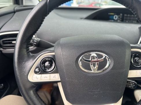 Used 2016 Toyota Prius Three w/ Advanced Technology Package image 18