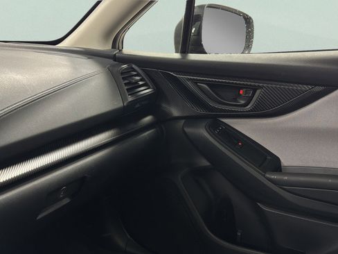 Used 2018 Subaru Crosstrek 2.0i Premium image 32