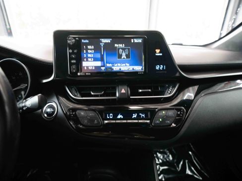 Used 2018 Toyota C-HR XLE FWD image 17