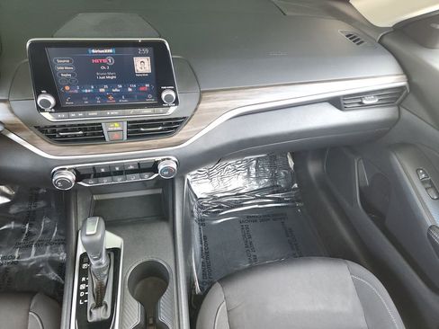 Used 2025 Nissan Altima 2.5 SV FWD image 16