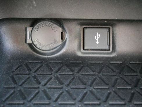 Certified 2022 Toyota RAV4 LE AWD/4WD image 24