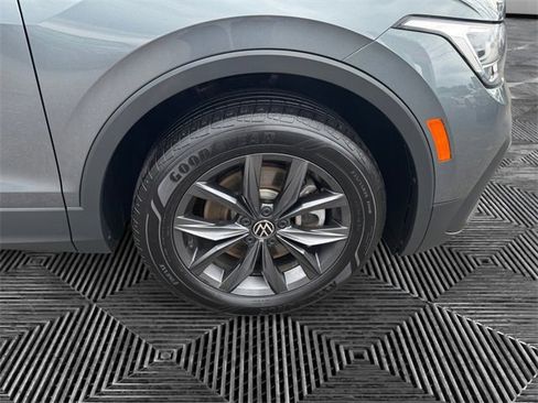 Used 2022 Volkswagen Tiguan SE image 14