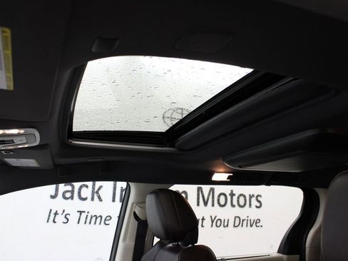 Used 2022 Toyota Sienna Platinum image 13