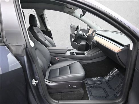 Used 2021 Tesla Model Y Long Range image 26