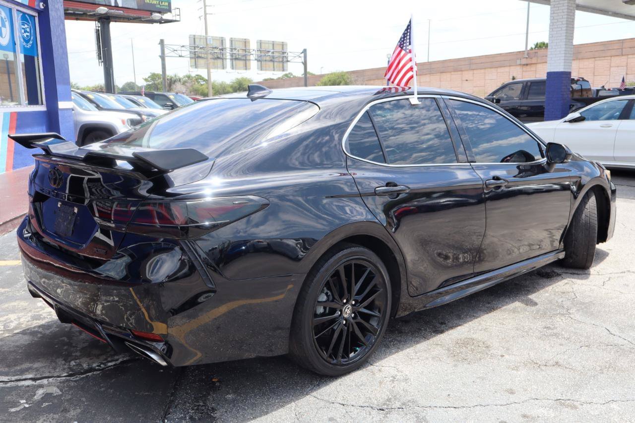Used 2021 Toyota Camry XSE FWD image 5