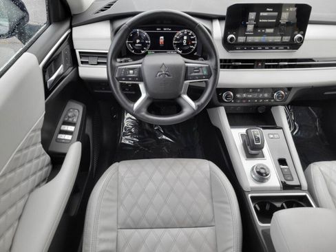 Used 2024 Mitsubishi Outlander SEL image 11