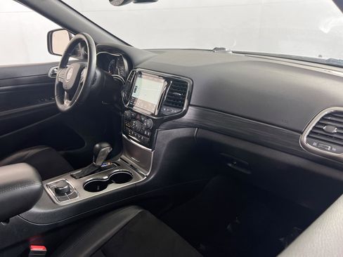 Used 2022 Jeep Grand Cherokee Laredo X AWD/4WD image 29